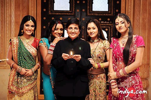 6451_1031932378109_1819393979_64843_276396_n - Sapna Babul Ka Bidaai-Culoarea fericirii