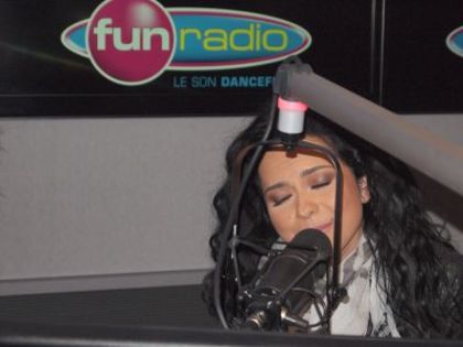 normal_005~19 - 2011 10 24 - Inna Live at Fun Radio in Paris