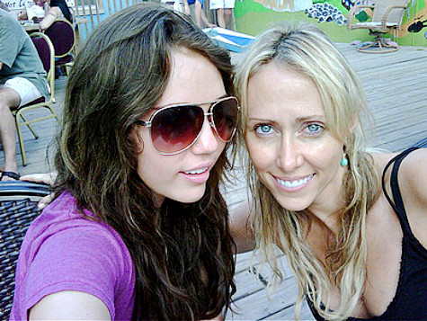 00009065 - miley-cyrus