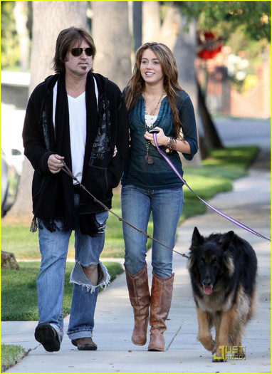miley-cyrus-billy-ray-dogs-01