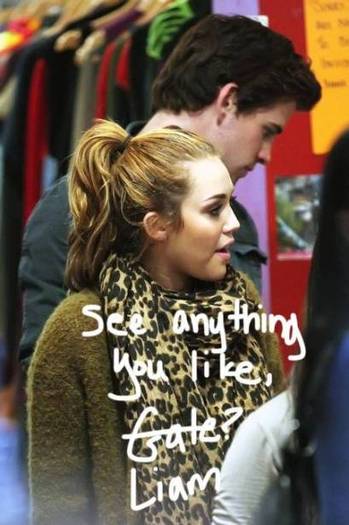 miley-liam-shopping-aussie__oPt