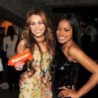 MV5BMTgyNTIzNjg3OF5BMl5BanBnXkFtZTcwNTk3NzU4NA@@._V1._CR0,0,1478,1478_SS99_ - miley-cyrus