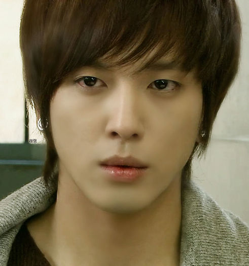 -Jung-Yong-Hwa-jung-yong-hwa-19059858-740-790