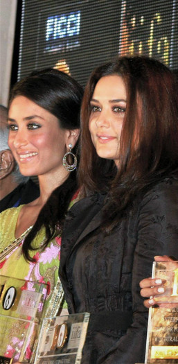 k-p-s-a - PREITY ZINTA SI KAREENA KAPOOR