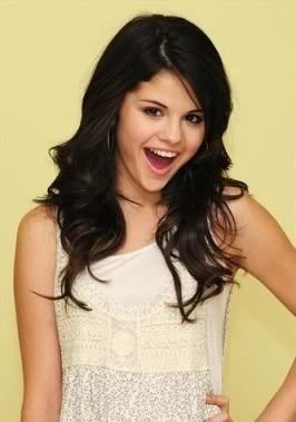 16485986_HRPPANGER - Selena-Gomez