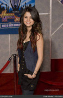 16486136_KYXUKIBKU - Selena-Gomez