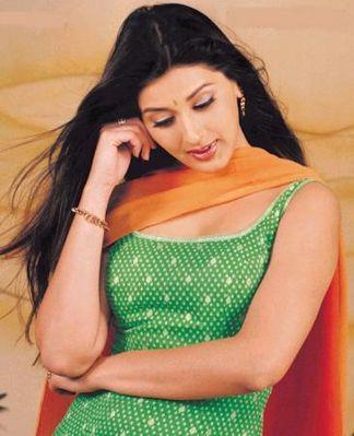 Sonali_Bendre_1256617535_4