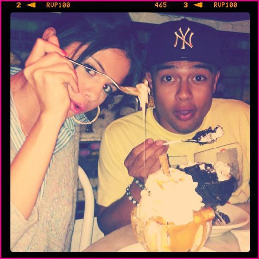 Selena-Gomez-Ice-Cream-Sundae - Selena Gomez