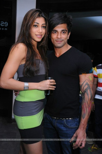 103997-karan-singh-grover-and-nicole-in-star-one-dill-mill-gayye-party - KARAN SI NICOLE