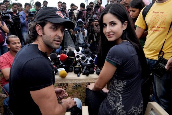 Katrina-Kaif-and-Hrithik-Roshan-during-a-Press-meet - HRITHIK AND KATRINA