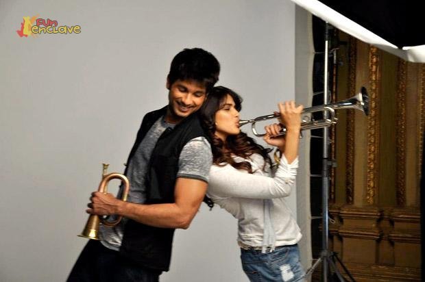 genelia-shahid-87rwkbzpux