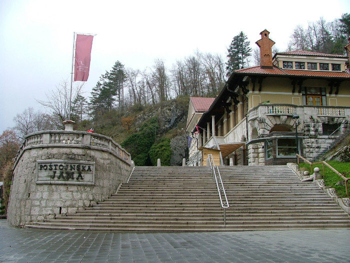 intrarea in pesterà POSTOJNSKA