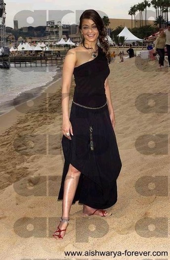 Aishwarya-Rai-58009,303526,45