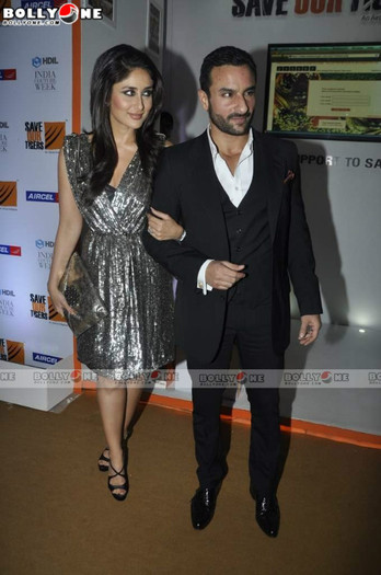 Celebs-HDIL-Fashion-Show-11 - SAIF ALI KHAN SI KAREENA