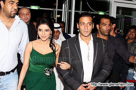 london-dreams-promote-in-dubai-06 - SALMAN KHAN SI ASIN