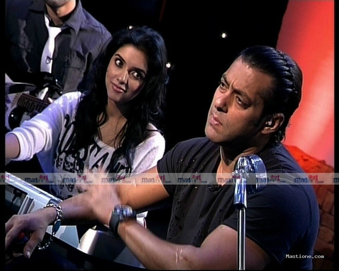 salman-khan-asin-at-the-london-dreams-video-conference-5-mastione - SALMAN KHAN SI ASIN