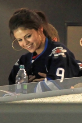 normal_004~17 - xX_Justin and Selena Watching Jets vs Hurricanes Game