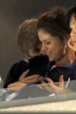 normal_010~11 - xX_Justin and Selena Watching Jets vs Hurricanes Game