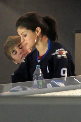 normal_013~9 - xX_Justin and Selena Watching Jets vs Hurricanes Game