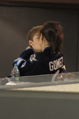 normal_016~8 - xX_Justin and Selena Watching Jets vs Hurricanes Game