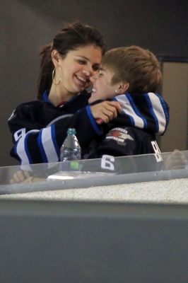 normal_029~5 - xX_Justin and Selena Watching Jets vs Hurricanes Game