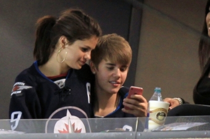 normal_034~6 - xX_Justin and Selena Watching Jets vs Hurricanes Game