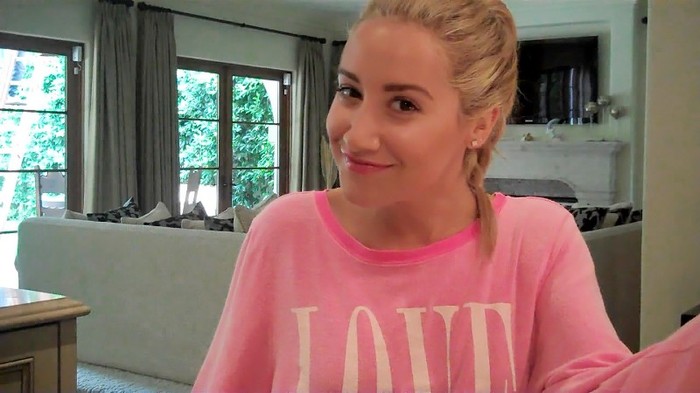 [Sep 20] A message from Ashley Tisdale.mp4_snapshot_00.37_[2011.09.21_22.53