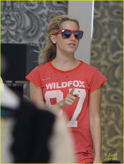 ashley-tisdale-alice-olivia-01