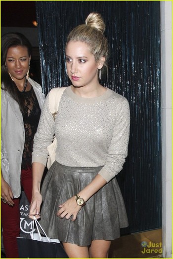 ashley-tisdale-maestros-dinner-03