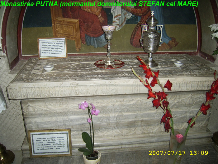 4. Manastirea Putna - Mormantul domnitorului Stefan cel Mare