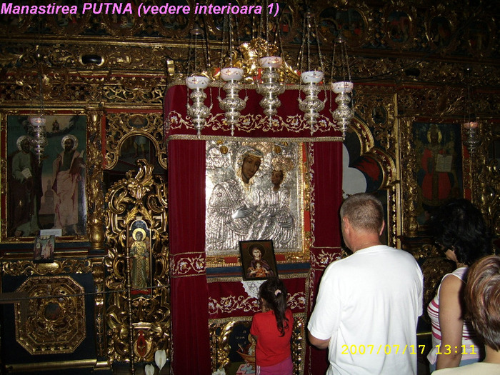 5. Manastirea Putna (in interior)