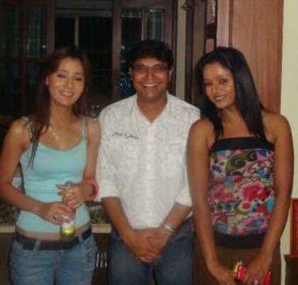 190096_161208100604692_100001465095083_336284_8141909_n - xxSara Khan si Parul Chauhan-Sadhna si Raginixx