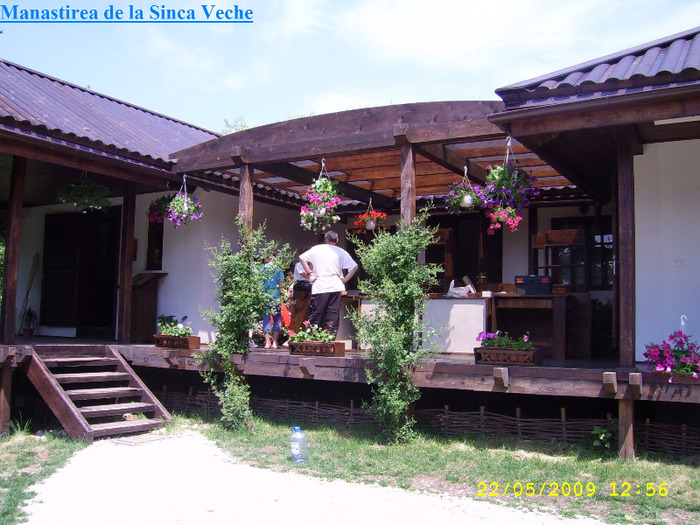 20. Manastirea de la Sinca-Veche (exterior) - Fascinanta Romanie - 2