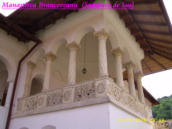 71. Manastirea Sambata (Brancoveanu) - intrarea in noua biserica