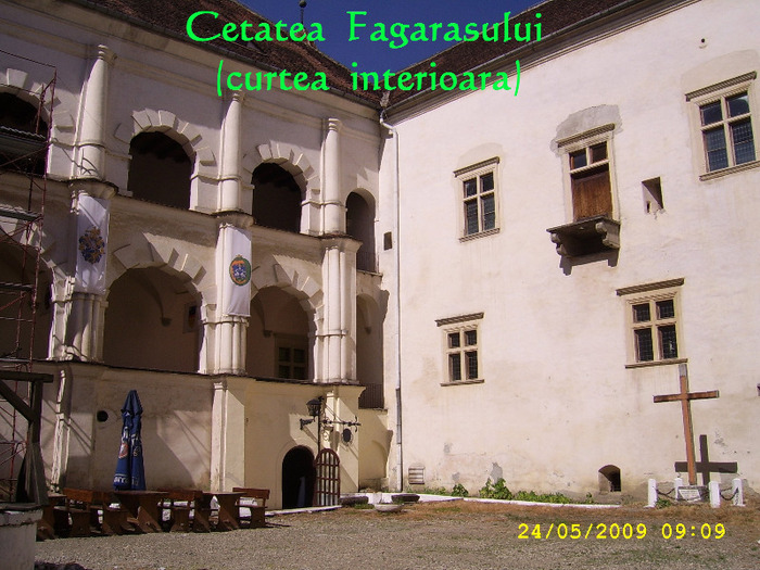 85. Cetatea Fagarasului - in curtea interioara