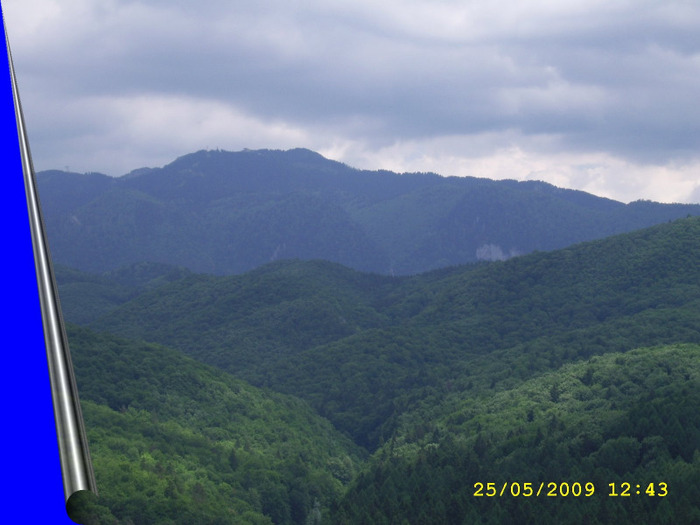 155. Peisaj montan din vecinatatea Cetatii Rasnovului (2) - Fascinanta Romanie - 2