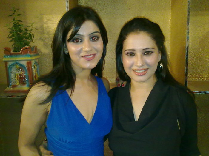 45601_419478147860_166897327860_4846562_2372135_n - Varsha-Pooja Joshi