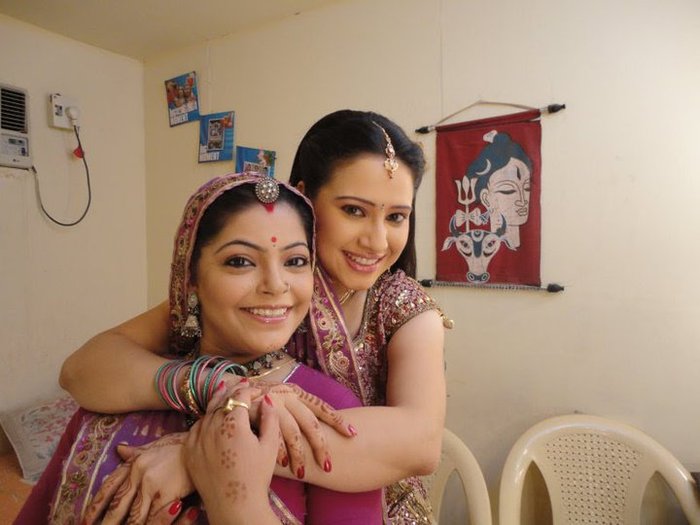 45601_419478152860_166897327860_4846563_6693550_n - Varsha-Pooja Joshi
