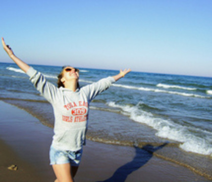 beach-girl-happiness-191662