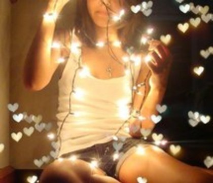 bokeh-girl-hearts-separate-with-comma-191018 - Poze Artistice 1