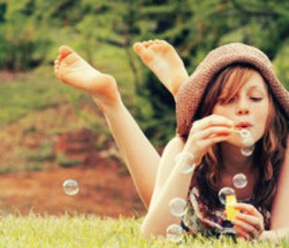 bubbles-feet-girl-hat-191378