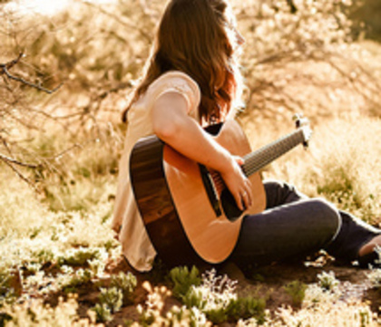 girl-guitar-photograph-photography-pretty-191993 - Poze Artistice 1