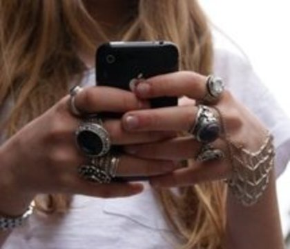 girl-iphone-jewelry-phone-rings-191755