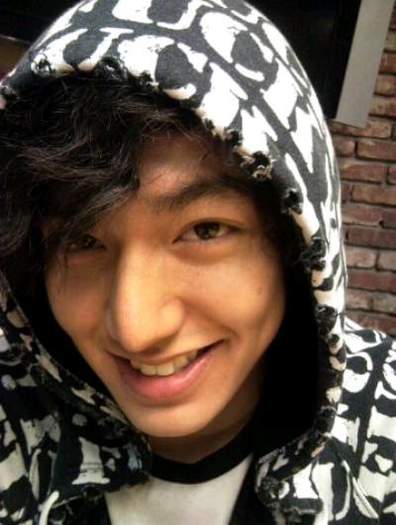 Ce.....Ajutor!......un zombi....