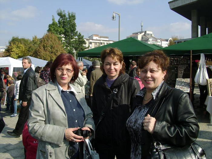 Tamara,Kerkyra, Merylou, de la stg.la dr. - Intalnire egradini 29 10 2011 si zilele orasului