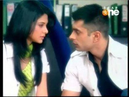 44559_107904379265601_100001381195440_72043_4968862_n - xxArmaan si Ridhima-Karan Singh Grover si Jennifer Wingetxx
