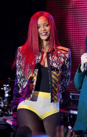 rihannas_top_10_kort_korta_shorts_large - Rihanna