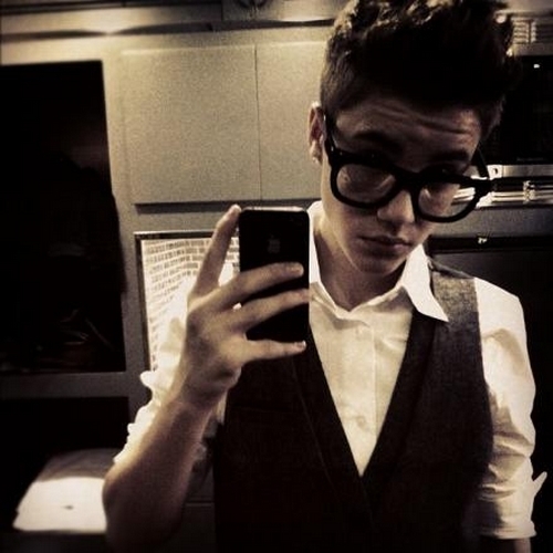 justin-bieber-nerd-003_large
