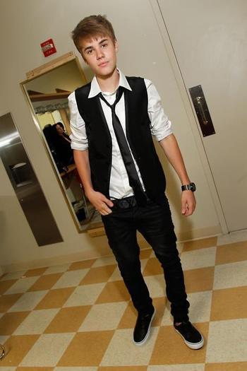 296970_294712610552467_100000411913470_1102133_200660424_n_large 296970_294712610552467_100000411913470_1102133_200660424_n_large