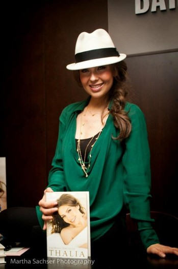 Thalia - Thalia-CADA DIA MAS FUERTE-New York